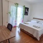 شقة Ugrina