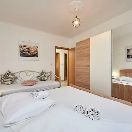 Ugrina Apartamento